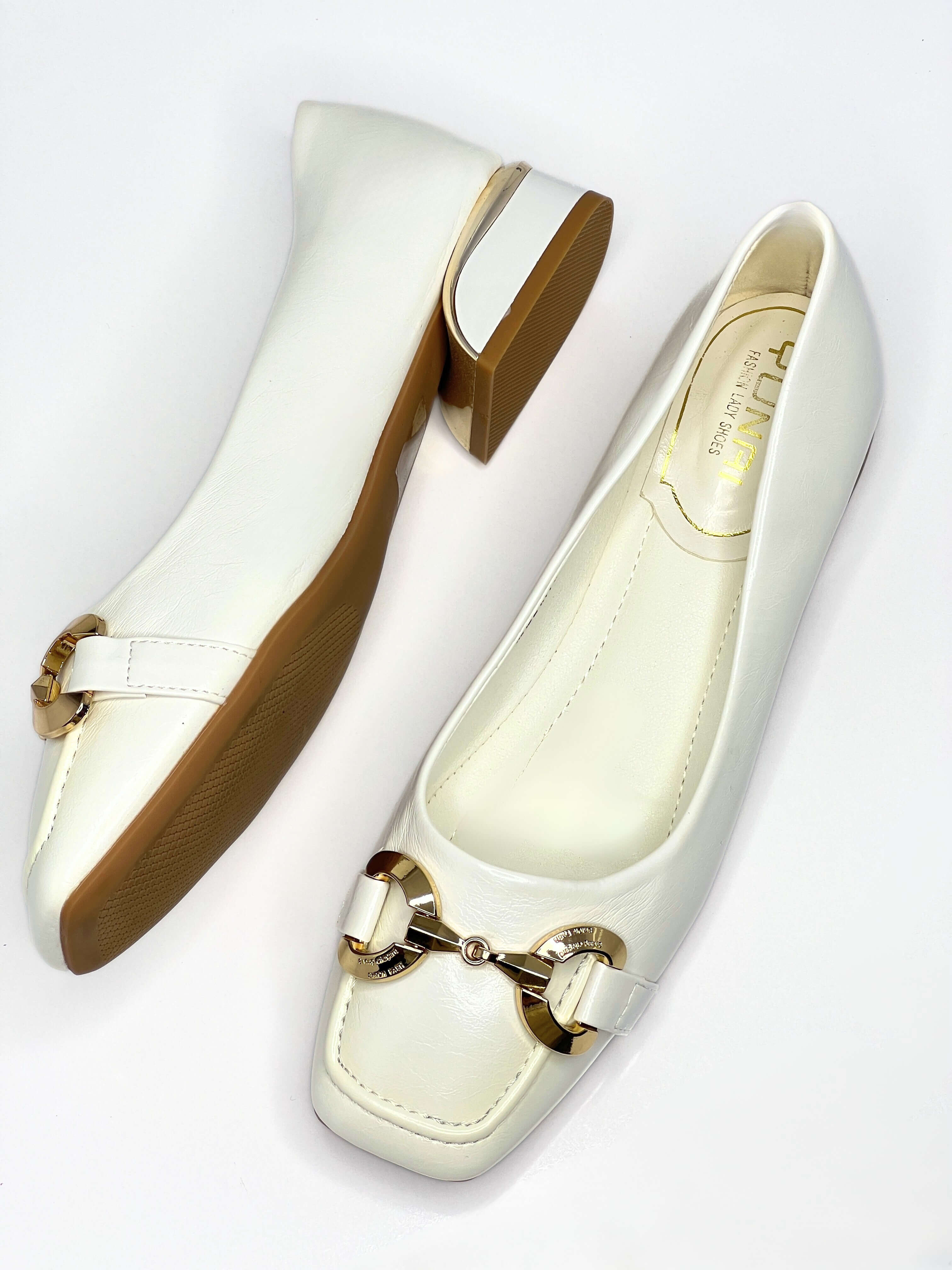 عروسکی نیم پاشنه