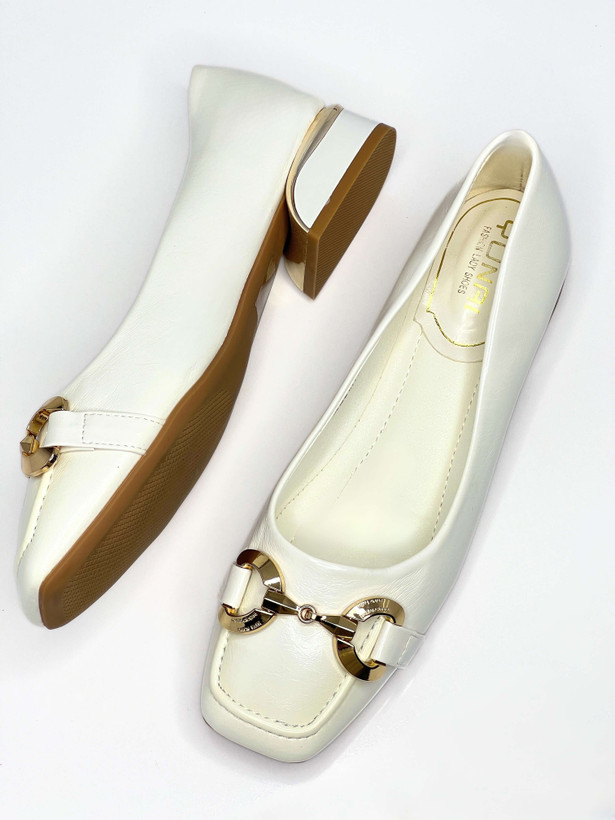 عروسکی نیم پاشنه